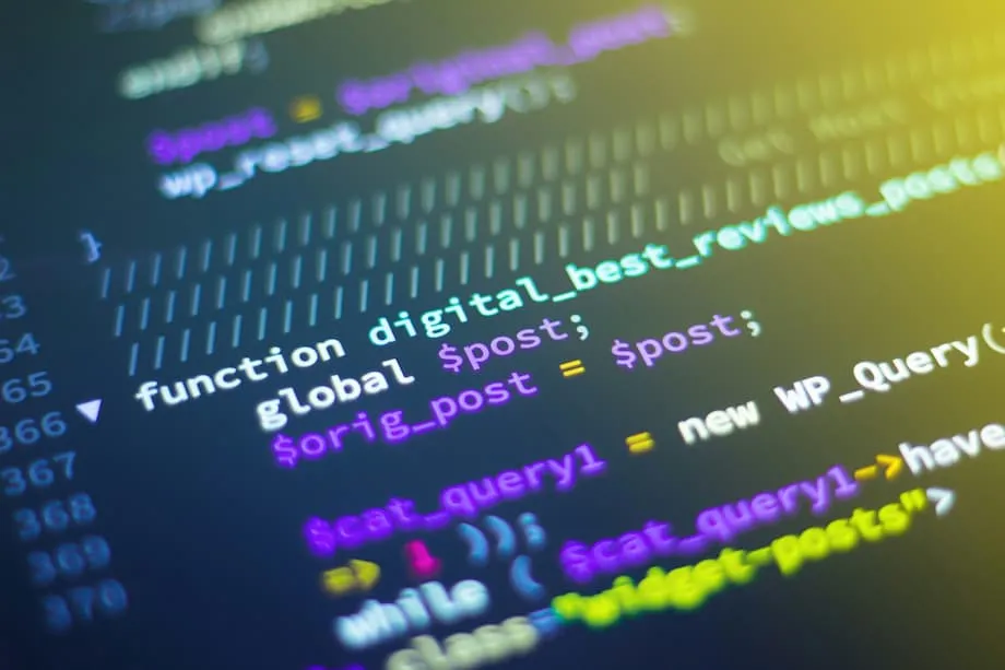 अलीबाबा का Qwen3-Coder: शक्तिशाली एआई कोडिंग टूल से पश्चिम में सुरक्षा चिंताएँ बढ़ीं