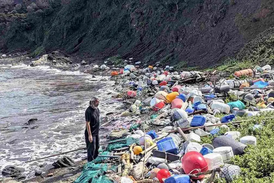 प्लास्टिक कचरे का संकट: एशिया का प्रदूषण कैसे जापान सागर को पाट रहा है और इससे निपटने के लिए क्या किया जा रहा है