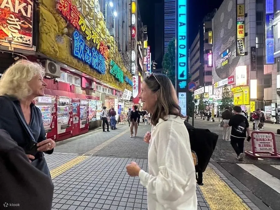 Tokyo:Exploring Shinjuku with Japanese university students - Klo…