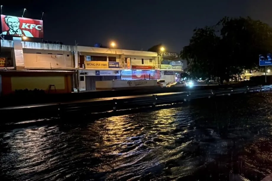 सबाह में घातक भूस्खलन से ट्रांसमिशन टावर ढहा, बड़े पैमाने पर बिजली गुल और आपातकालीन कार्रवाई शुरू