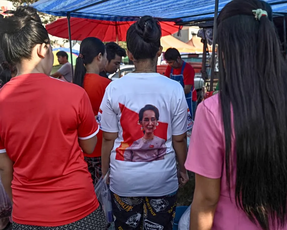 सहायता में कटौती और श्रमिकों की कमी के बीच थाईलैंड ने म्यांमार के शरणार्थियों के लिए कानूनी रोजगार के रास्ते खोले