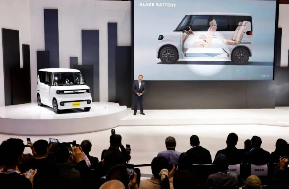 जापान के छोटे कार बाजार में प्रतिस्पर्धा तेज होने के बीच BYD ने टोक्यो में रैको kei EV पेश की