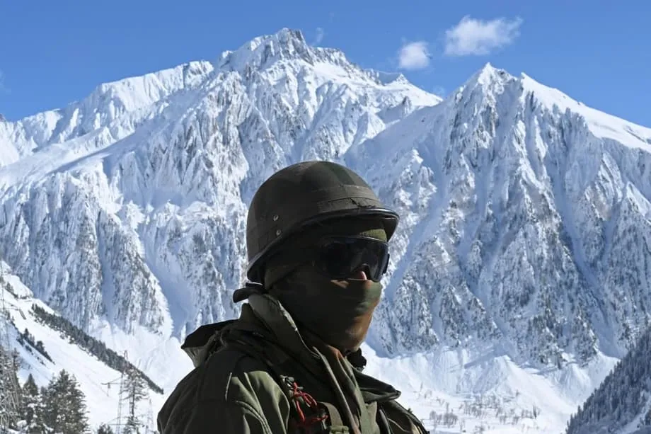 भारत ने चीन सीमा के पास ऊंचाई पर स्थित न्योमा हवाई अड्डा खोला, इसे बुनियादी ढांचे के उन्नयन के रूप में देखा जा रहा है