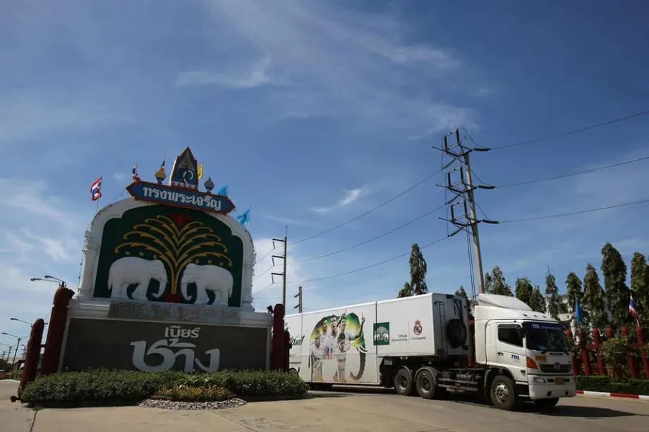 थाईलैंड ने छह महीने के परीक्षण के दौरान दोपहर में शराब बिक्री पर लगी रोक में ढील दी