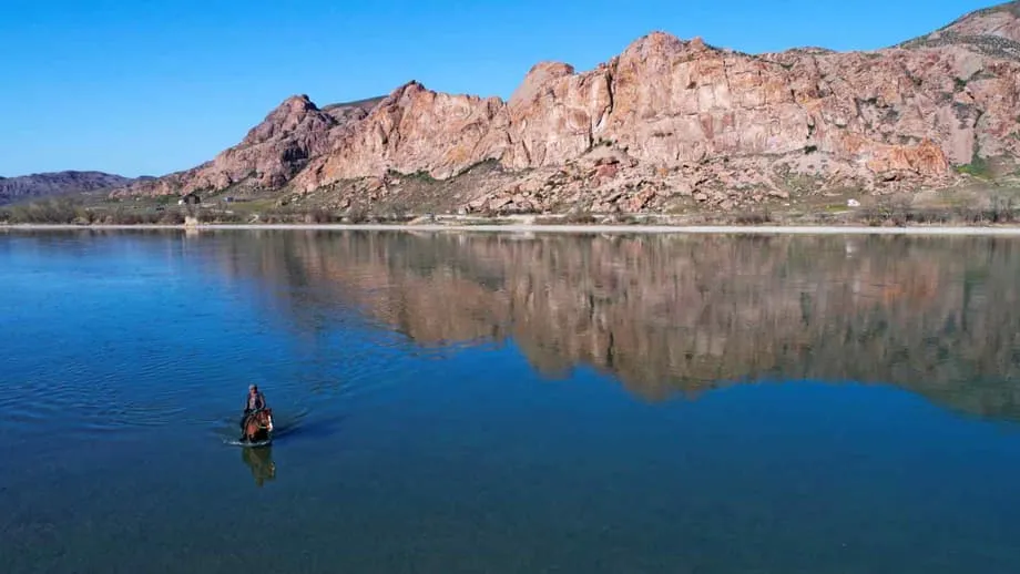कज़ाखस्तान के इली नदी मार्ग को चीन तक पहुंचाने की योजना पर जल संकट का साया