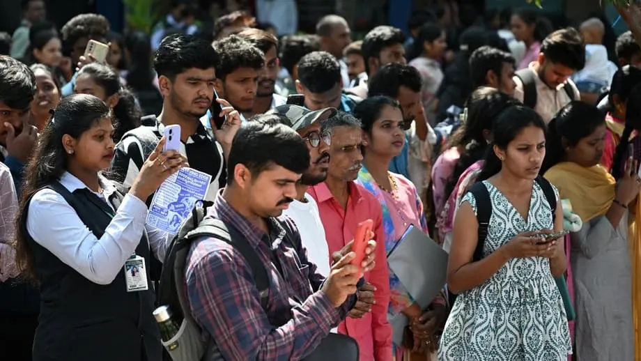 भारत की खामोश जनसांख्यिकीय क्रांति: जनसंख्या विस्फोट से वृद्ध होती आबादी तक