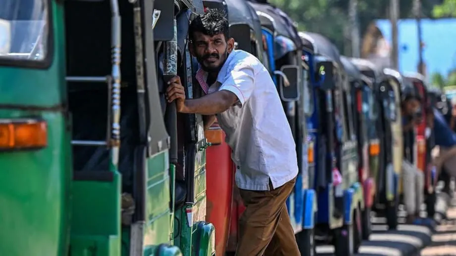 तीनहरी मार: चक्रवात दितवाह और ईरान युद्ध ने श्रीलंका को संकट के कगार पर कैसे धकेला
