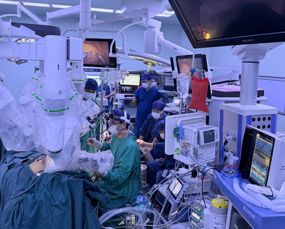 China Performs Its First Robotic Heart Transplant Through an 8 Centimeter Incision