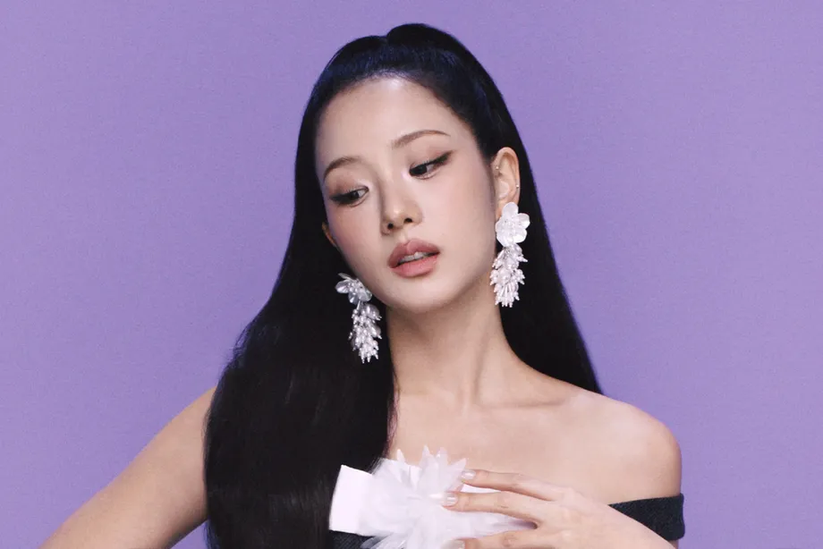 Jisoo Announces ADDICTED for October 30 as Solo Light Stick Goes on Sale